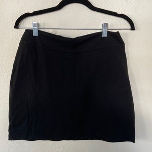 Susana Monaco slim straight black mini size M